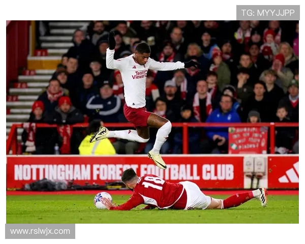 卡塞米罗关键进球救主 曼联客场战平诺丁汉森林鏖战激烈