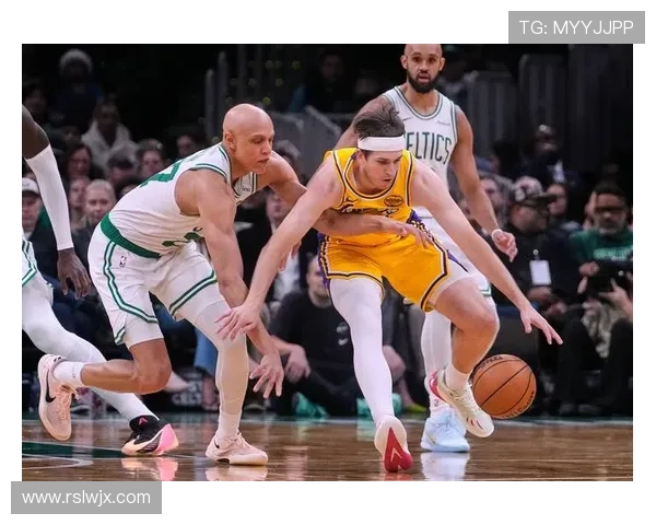 里夫斯分享与东詹并肩作战的感受与三位无私创造者的默契配合 里夫斯分享与东詹并肩作战的感受与三位无私创造者的默契配合