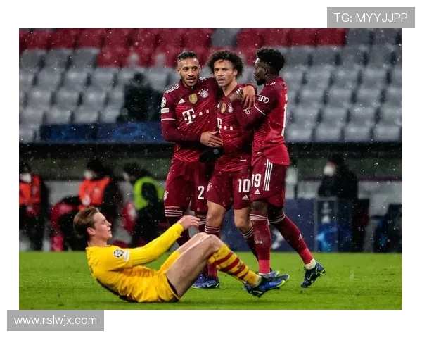 德天空报道拜仁追逐费耶诺德19岁右后卫吉瓦罗雷德英超多队同样关注